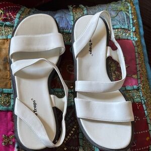 NWOT LEATHER BARE TRAPS White Strappy Sandals